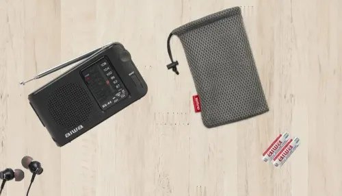 AIWA POCKET RADIO WITH EARPHONES