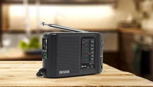 AIWA POCKET RADIO WITH EARPHONES