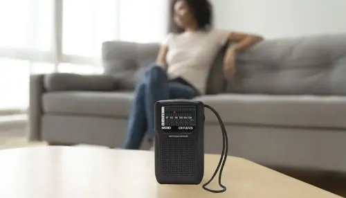 AIWA POCKET RADIO WITH EARPHONES BLACK