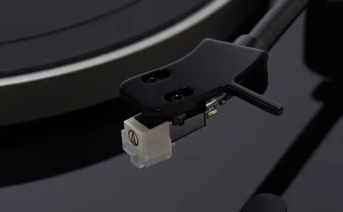 AIWA PREMIUM BELT-DRIVE TURNTABLE WITH PHONO PRE-AMP BLACK