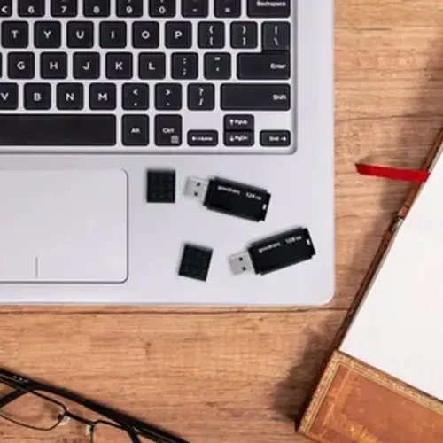 GOODRAMUSB3.2FLASHDRIVE32GBGEN1UME3BLACK