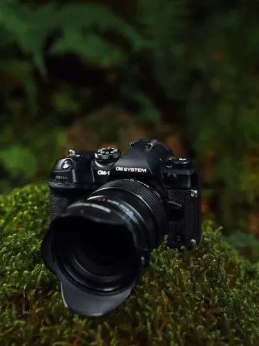 Olympus OM System OM-1 II body black w. CB-USB13 USB cable Shoulder strap BLX-1 Li-ion battery